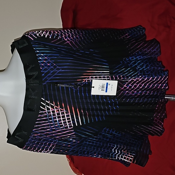 DKNY - Picture 5 of 6